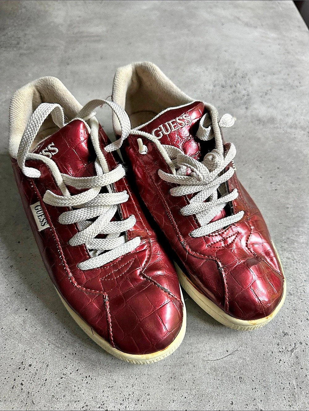GUESS Women's Red Crocodile-Embossed vintage Sneakers US 8